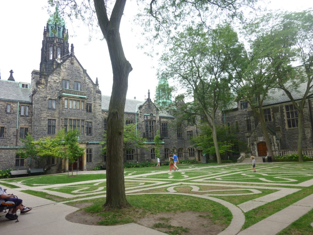 トロント大学 University Of Toronto カナダ留学 Jsaf Acej 手続きサポート 一般財団法人jsaf 大学キャンパス